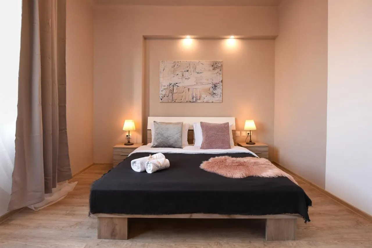 Pastel Hues - Homey Central Apartment Near Armeneasca Bucharest