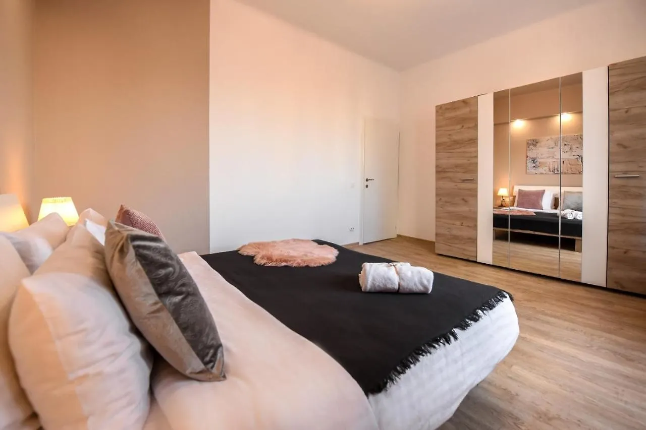 Pastel Hues - Homey Central Apartment Near Armeneasca Bukarest