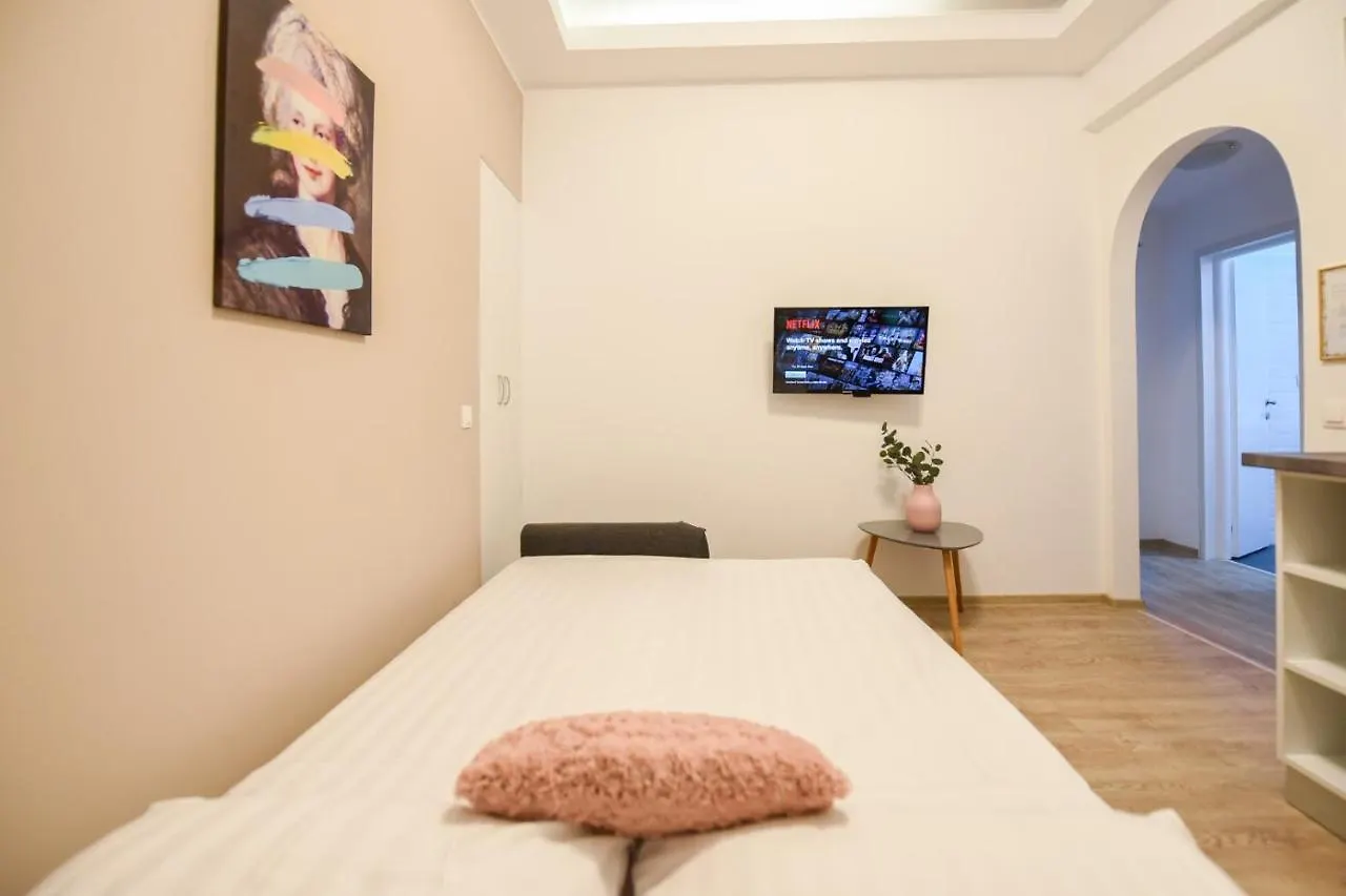 Pastel Hues - Homey Central Apartment Near Armeneasca Bukarest Rumänien