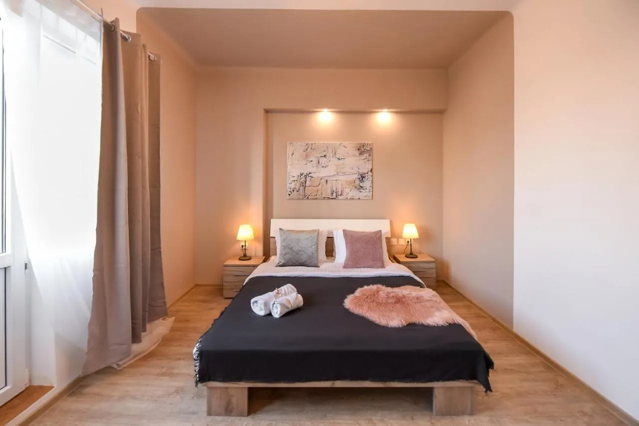 Pastel Hues - Homey Central Apartment Near Armeneasca Bukarest