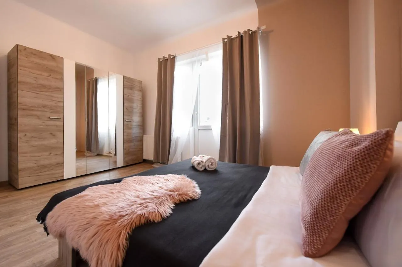Pastel Hues - Homey Central Apartment Near Armeneasca Bukarest