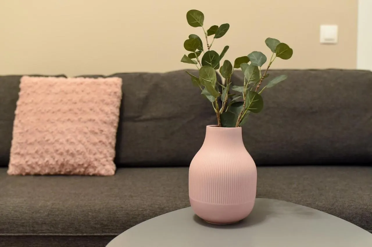 Pastel Hues - Homey Central Apartment Near Armeneasca Bucharest